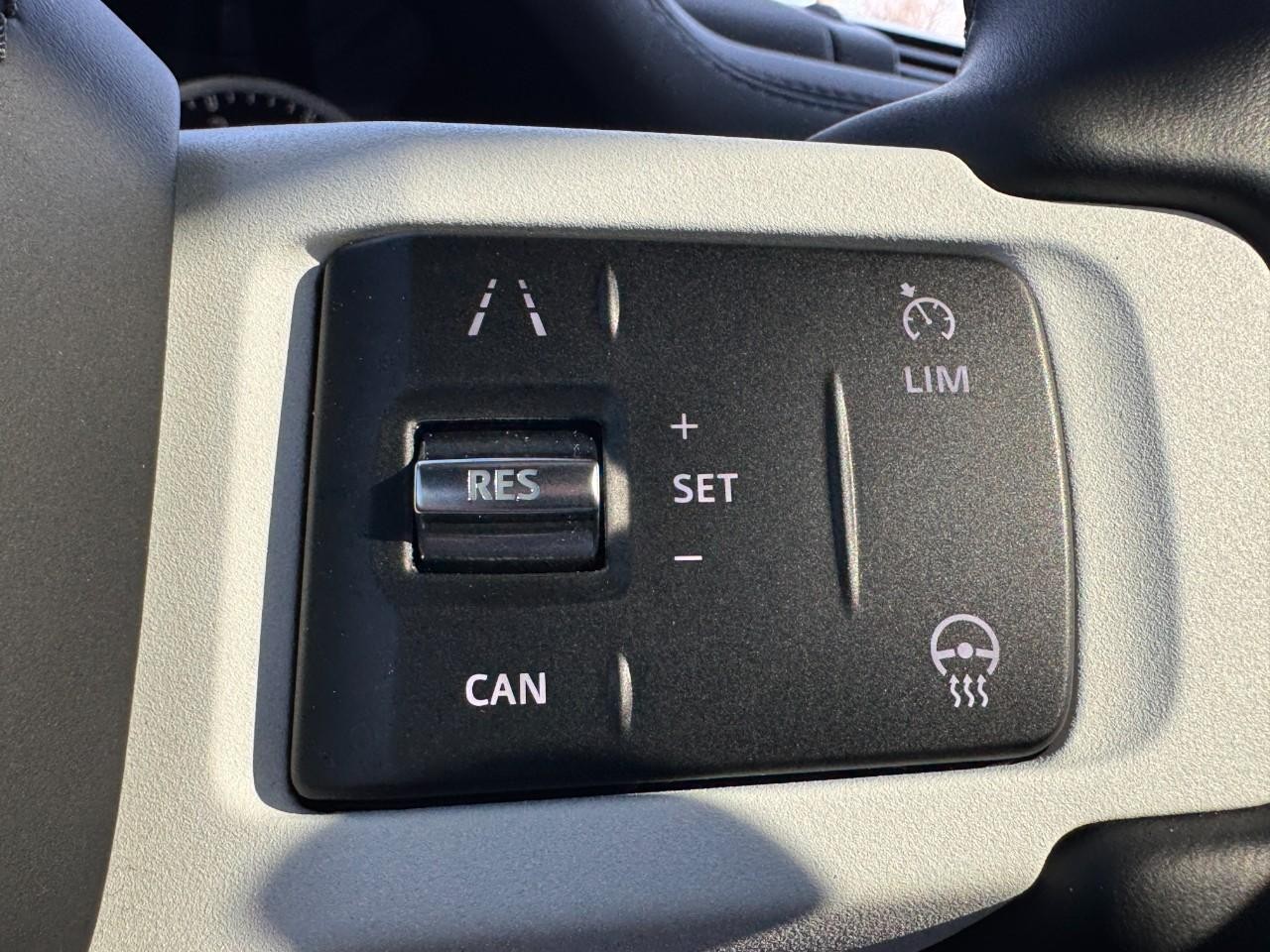 Land Rover Defender Vehicle Full-screen Gallery Image 16