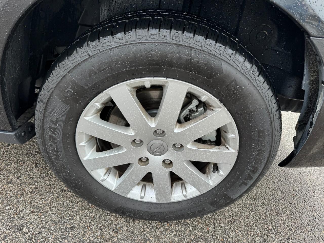 Chrysler Town & Country Vehicle Full-screen Gallery Image 07