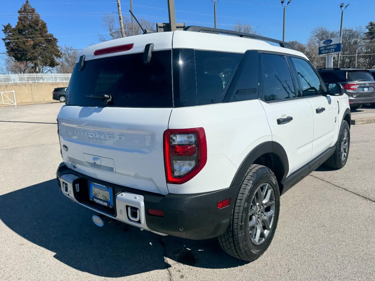 Ford Bronco Sport Vehicle Full-screen Gallery Image 03