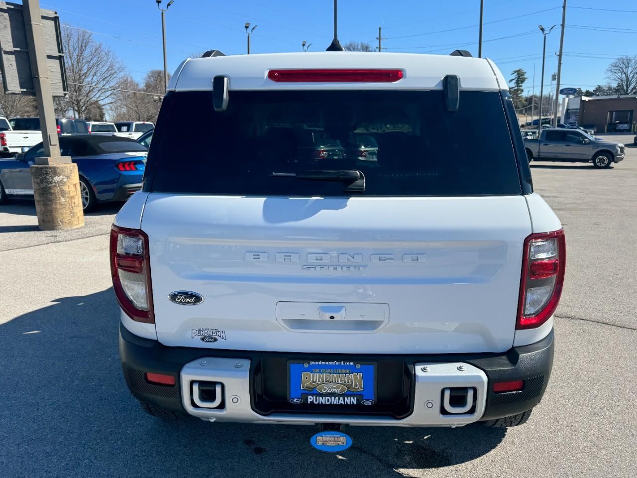 Ford Bronco Sport Vehicle Full-screen Gallery Image 04