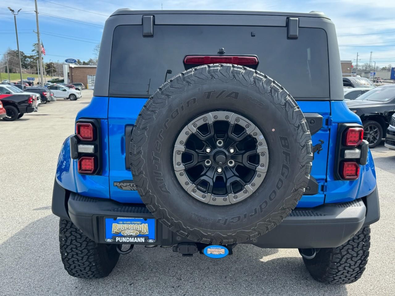 Ford Bronco Vehicle Full-screen Gallery Image 04