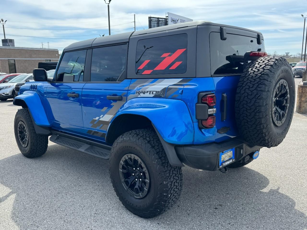 Ford Bronco Vehicle Full-screen Gallery Image 05