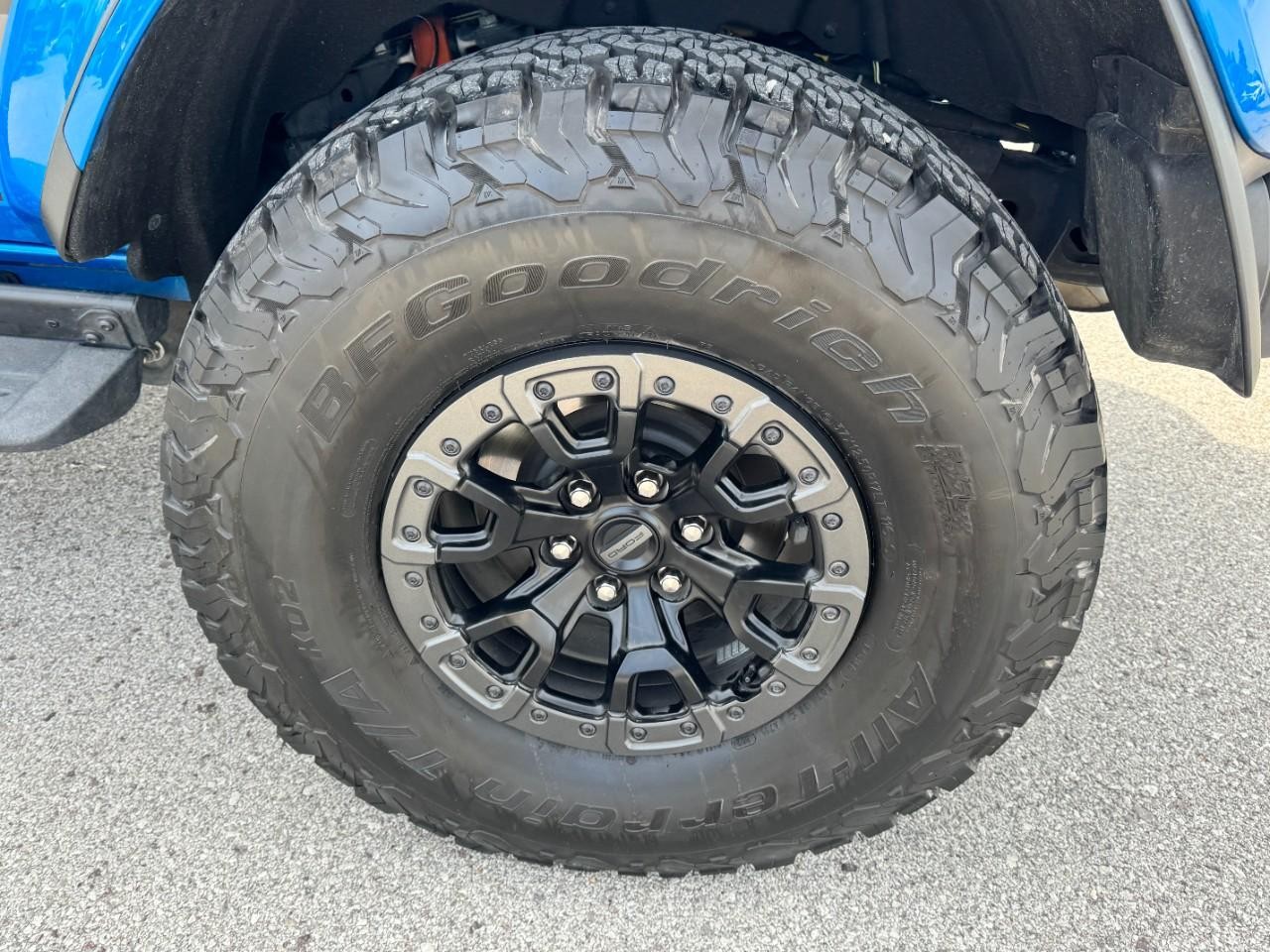 Ford Bronco Vehicle Full-screen Gallery Image 07