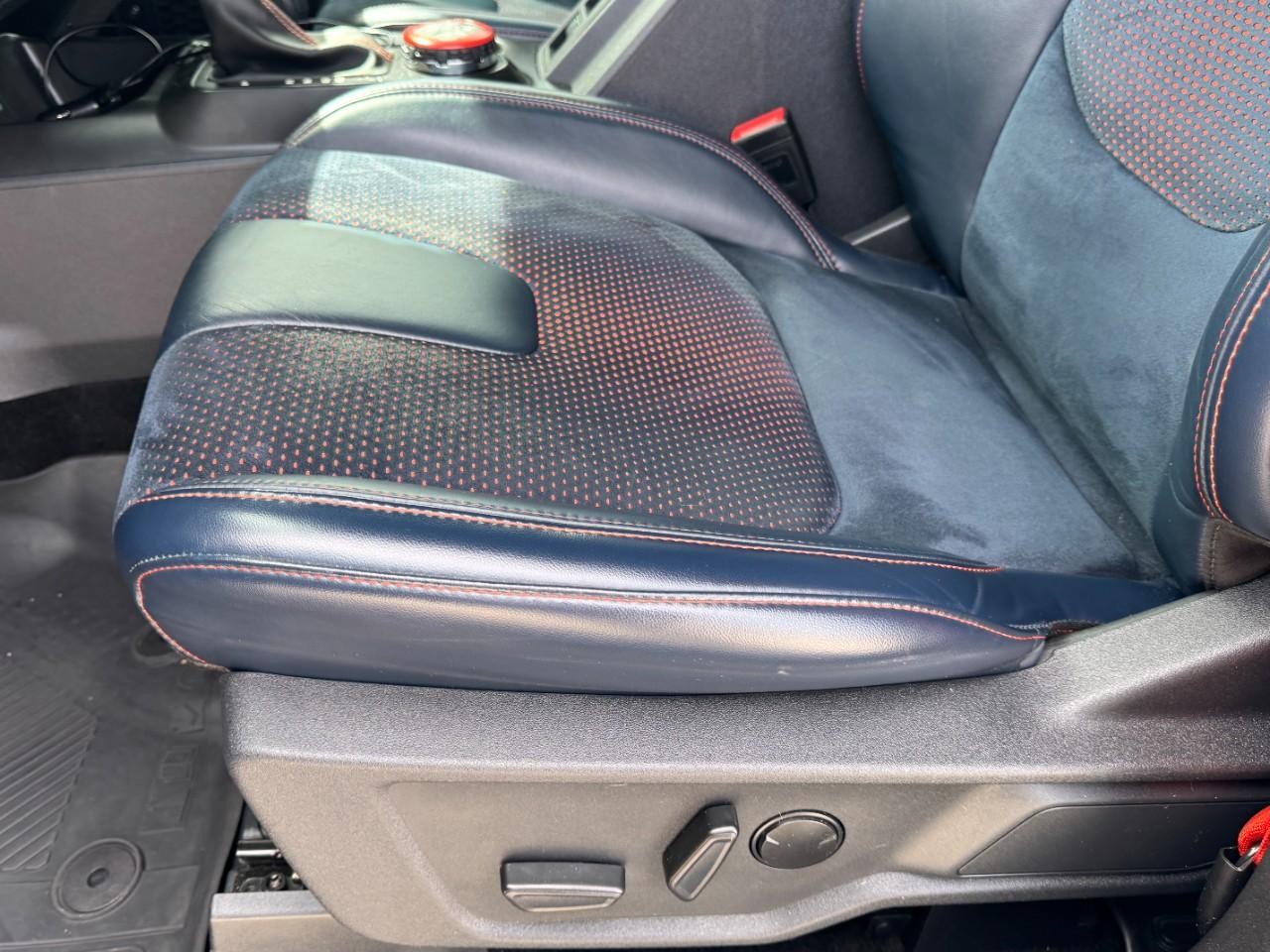 Ford Bronco Vehicle Full-screen Gallery Image 12