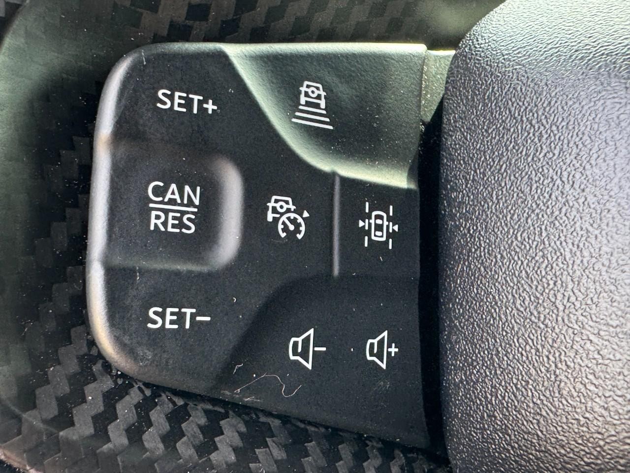 Ford Bronco Vehicle Full-screen Gallery Image 14