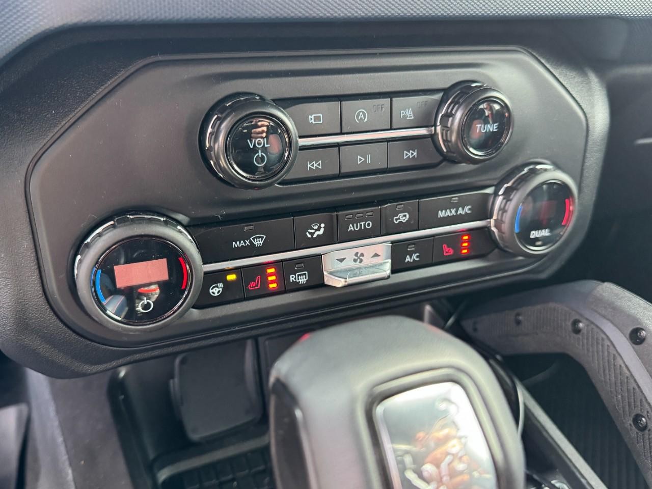 Ford Bronco Vehicle Full-screen Gallery Image 16