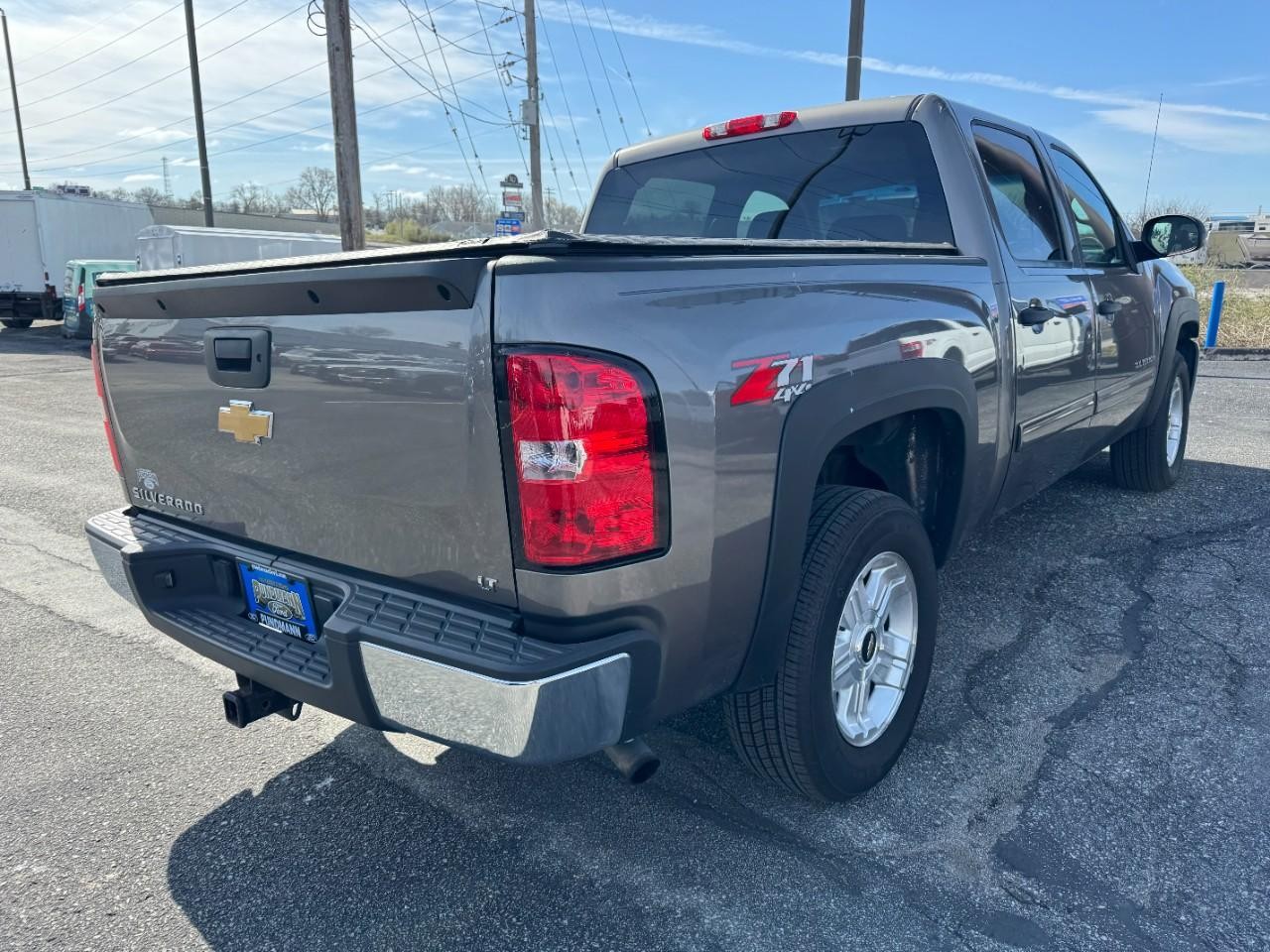 Chevrolet Silverado 1500 Vehicle Full-screen Gallery Image 03