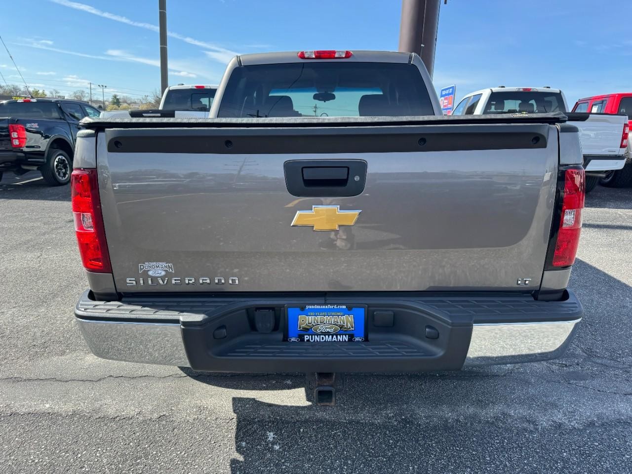 Chevrolet Silverado 1500 Vehicle Full-screen Gallery Image 04