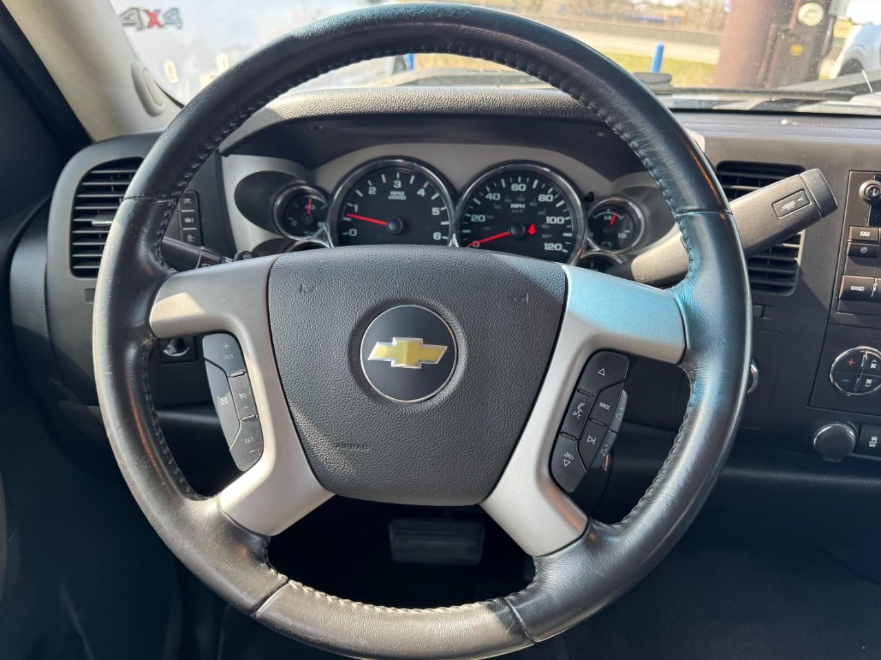 Chevrolet Silverado 1500 Vehicle Full-screen Gallery Image 11