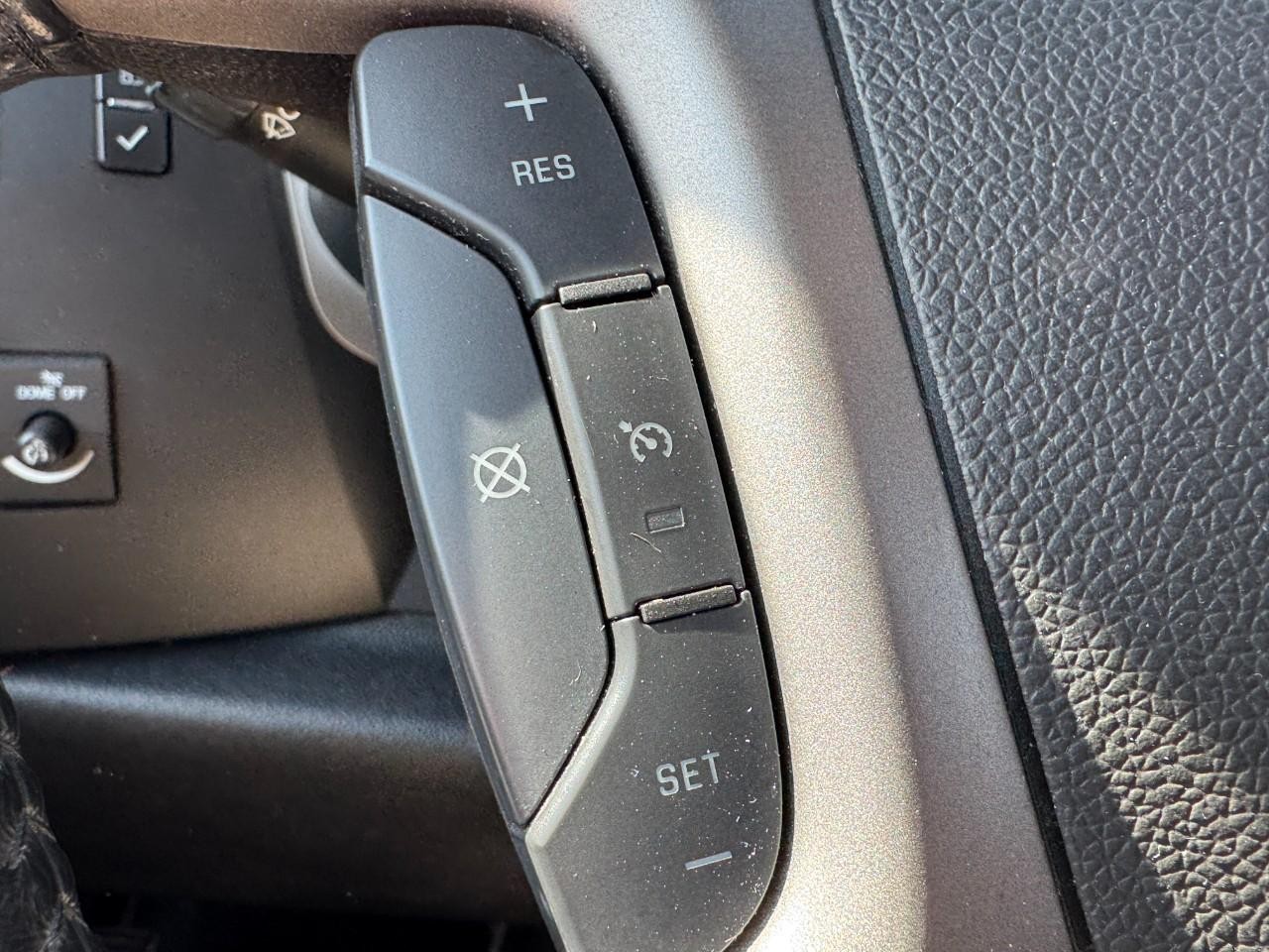 Chevrolet Silverado 1500 Vehicle Full-screen Gallery Image 15