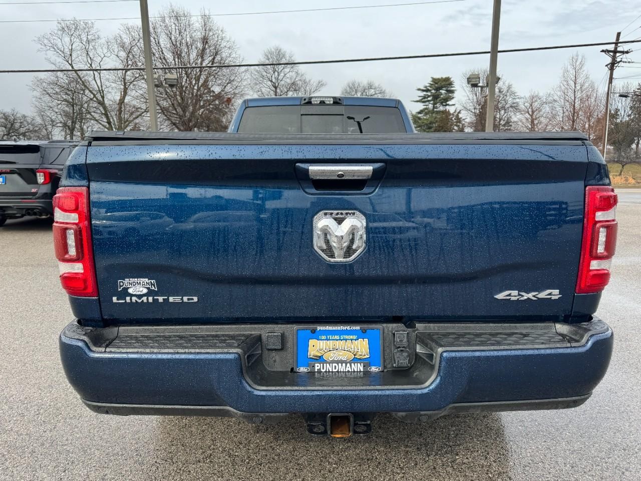 Ram 3500 Vehicle Full-screen Gallery Image 04