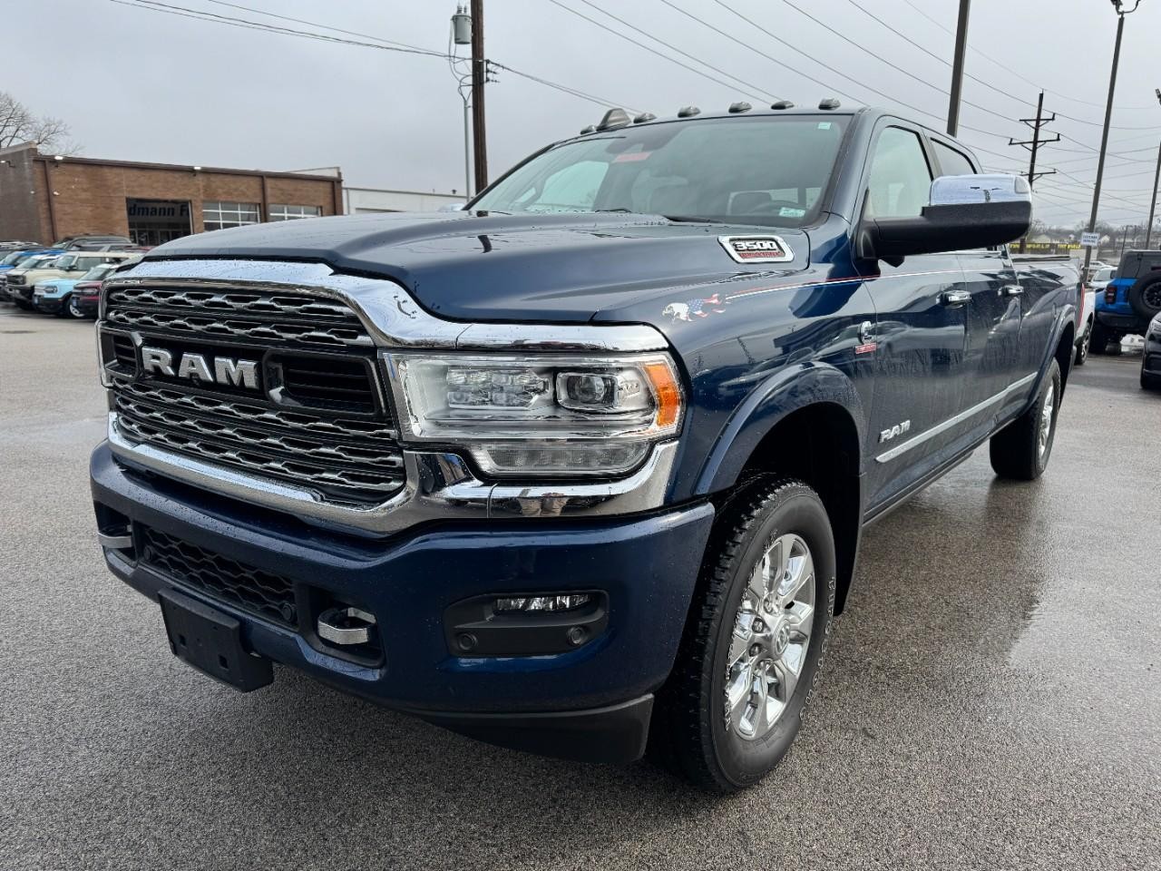 Ram 3500 Vehicle Full-screen Gallery Image 08