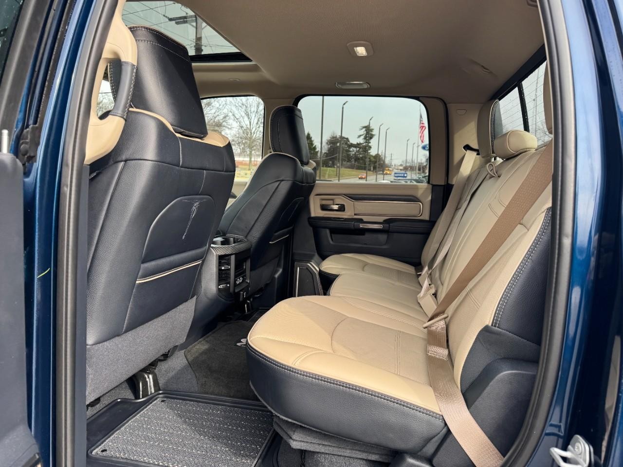 Ram 3500 Vehicle Full-screen Gallery Image 10