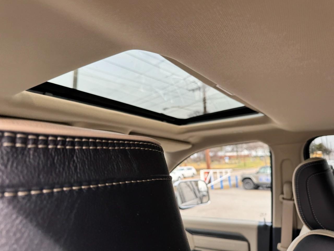 Ram 3500 Vehicle Full-screen Gallery Image 11