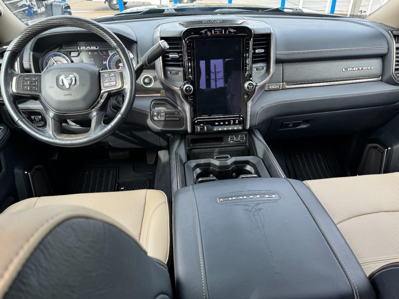 Ram 3500 Vehicle Full-screen Gallery Image 12