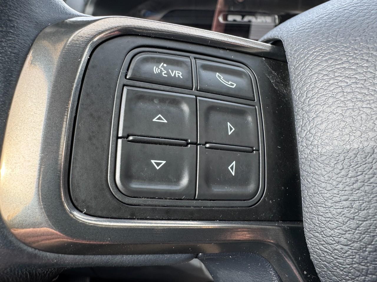 Ram 3500 Vehicle Full-screen Gallery Image 17