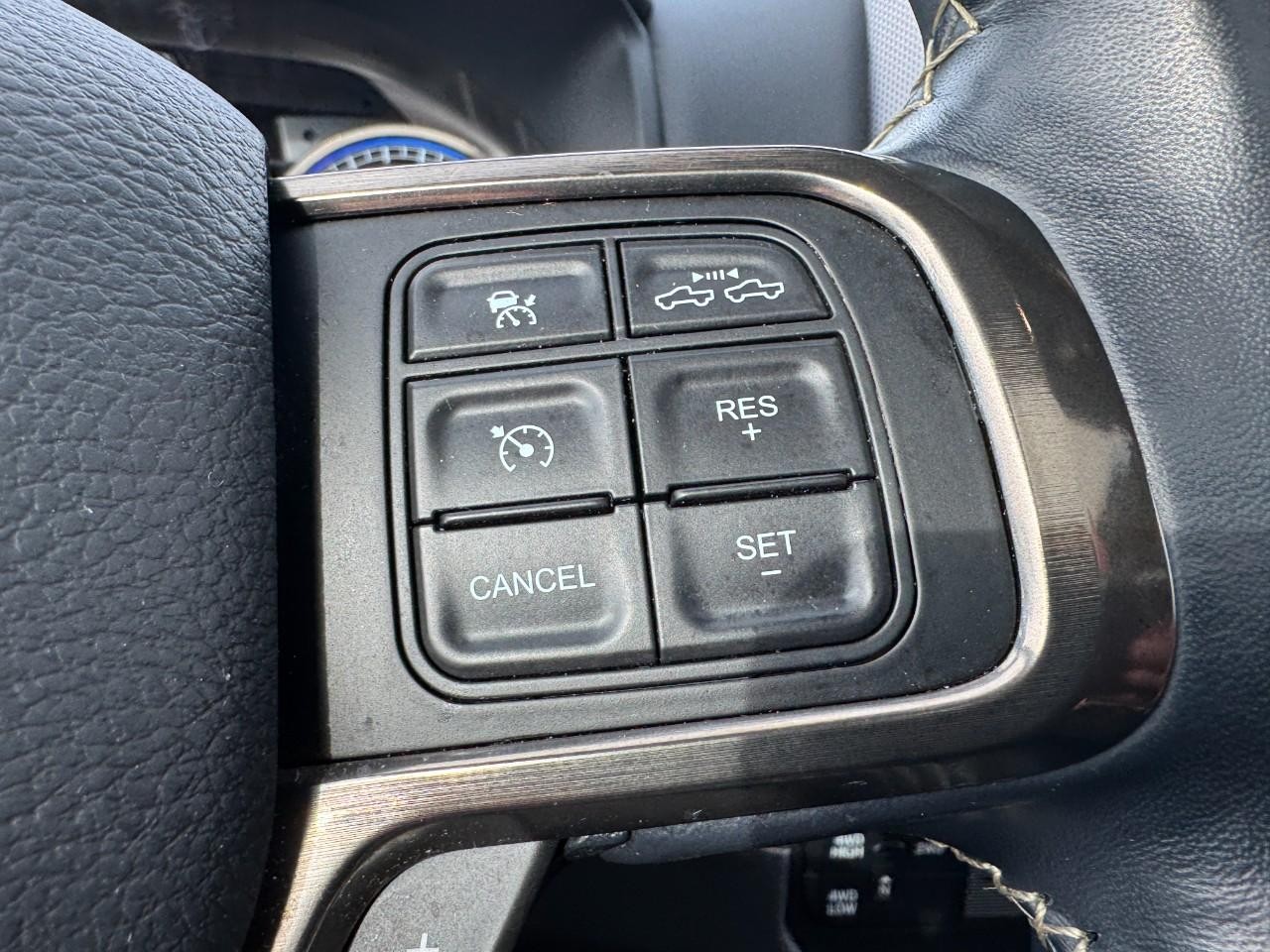 Ram 3500 Vehicle Full-screen Gallery Image 18