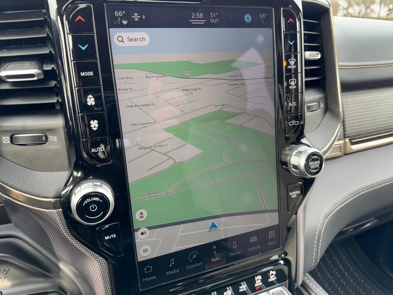 Ram 3500 Vehicle Full-screen Gallery Image 20