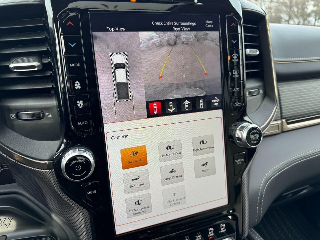 Ram 3500 Vehicle Full-screen Gallery Image 21