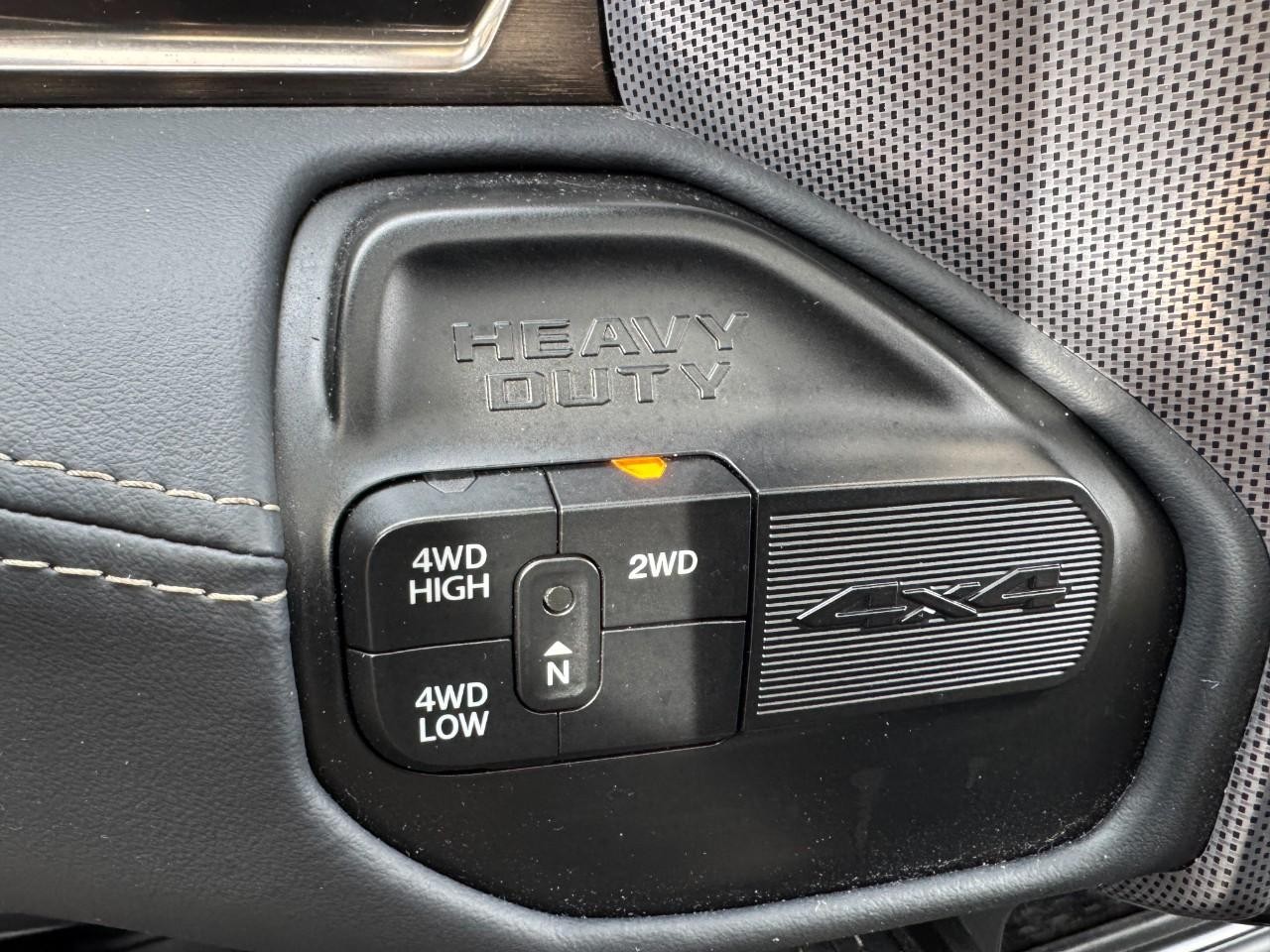 Ram 3500 Vehicle Full-screen Gallery Image 22