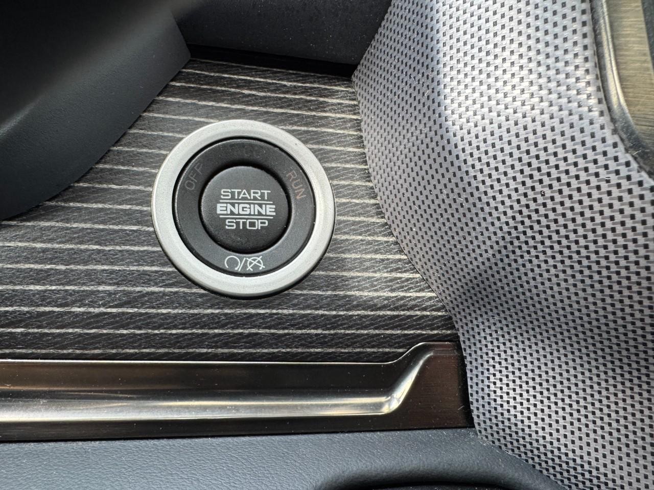 Ram 3500 Vehicle Full-screen Gallery Image 23