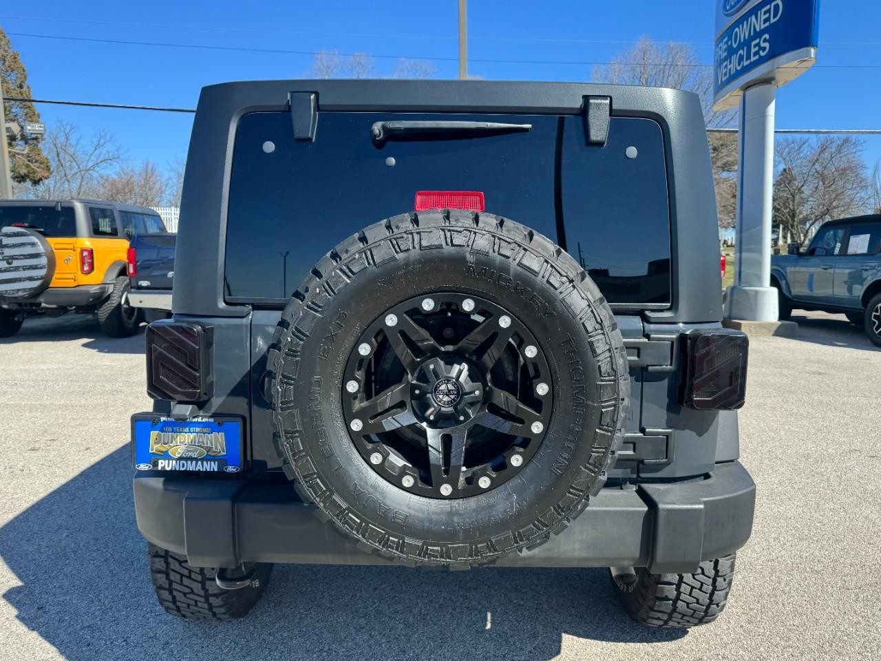 Jeep Wrangler Unlimited Vehicle Full-screen Gallery Image 04