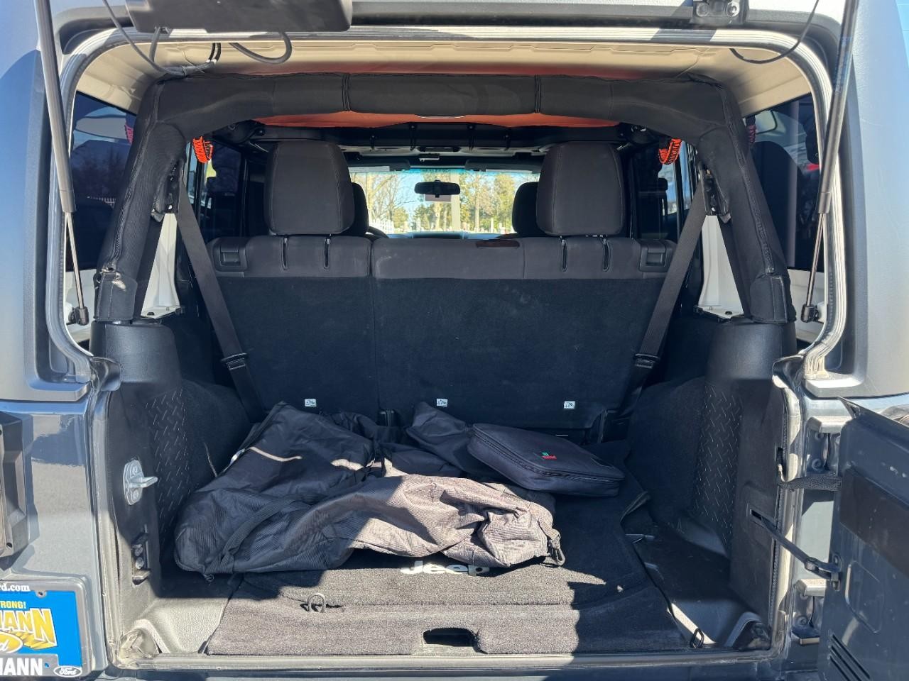 Jeep Wrangler Unlimited Vehicle Full-screen Gallery Image 06