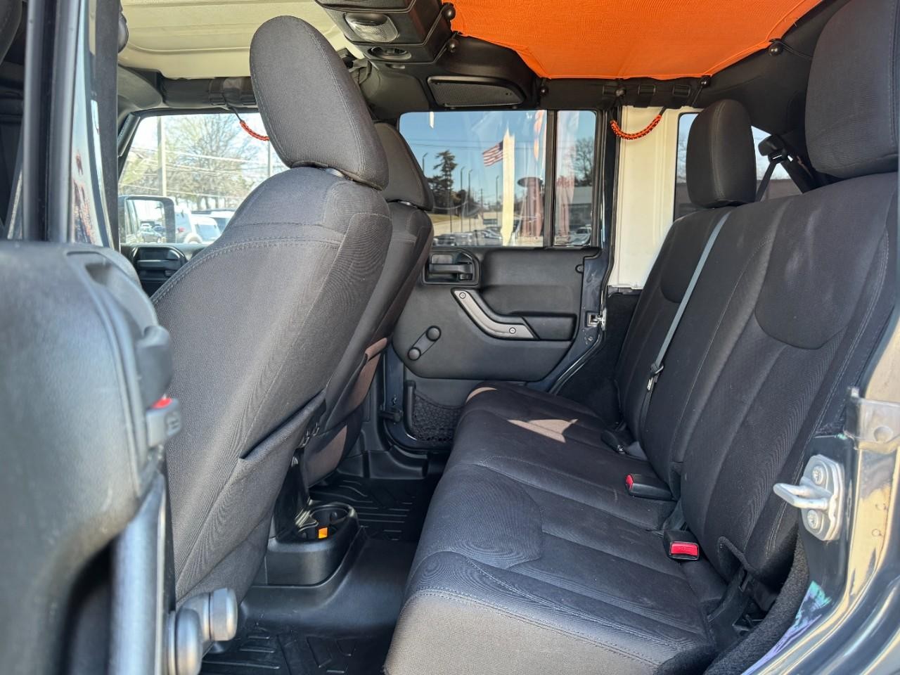 Jeep Wrangler Unlimited Vehicle Full-screen Gallery Image 10