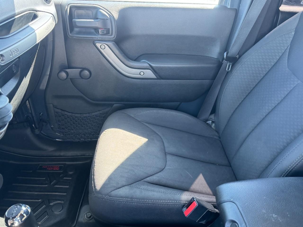 Jeep Wrangler Unlimited Vehicle Full-screen Gallery Image 11