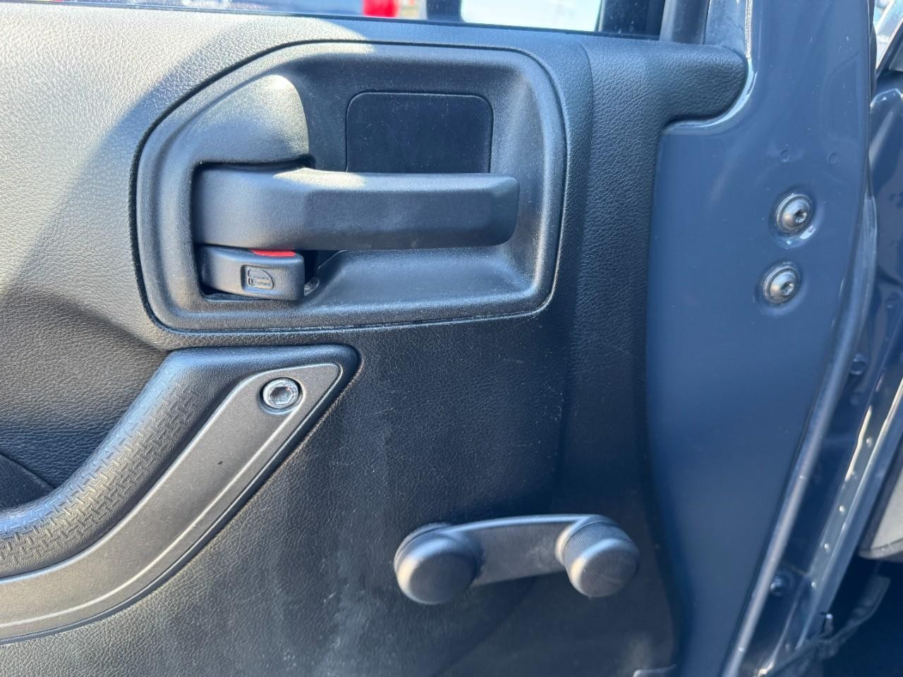 Jeep Wrangler Unlimited Vehicle Full-screen Gallery Image 13