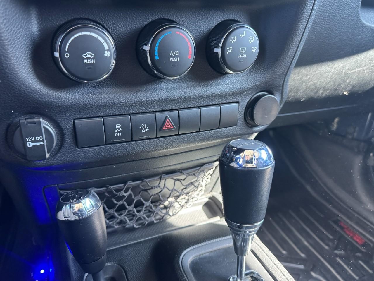 Jeep Wrangler Unlimited Vehicle Full-screen Gallery Image 16