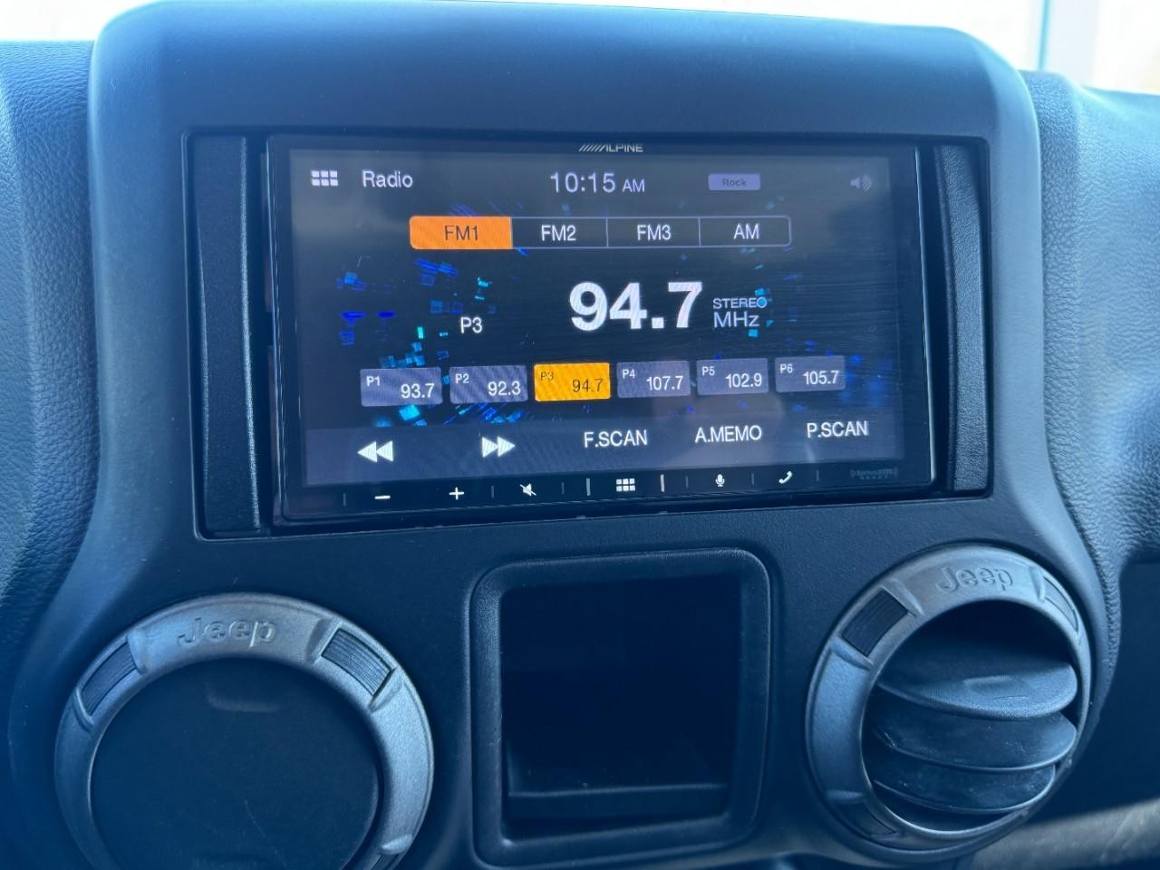 Jeep Wrangler Unlimited Vehicle Full-screen Gallery Image 17