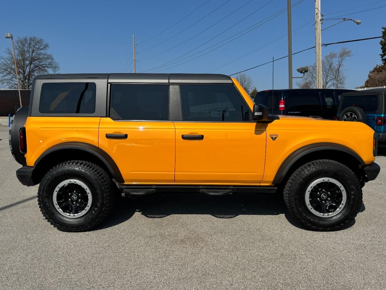 Ford Bronco Vehicle Full-screen Gallery Image 02