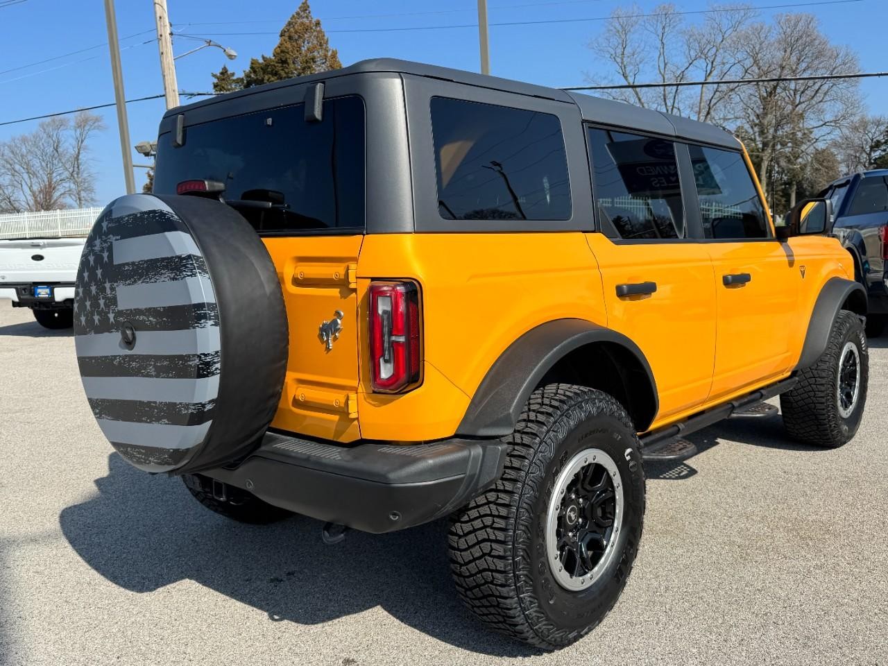 Ford Bronco Vehicle Full-screen Gallery Image 03