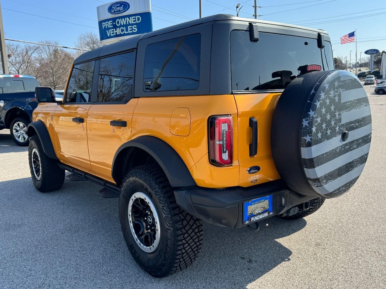 Ford Bronco Vehicle Full-screen Gallery Image 05
