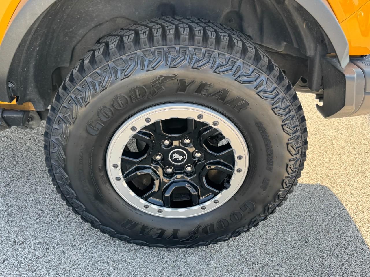 Ford Bronco Vehicle Full-screen Gallery Image 07