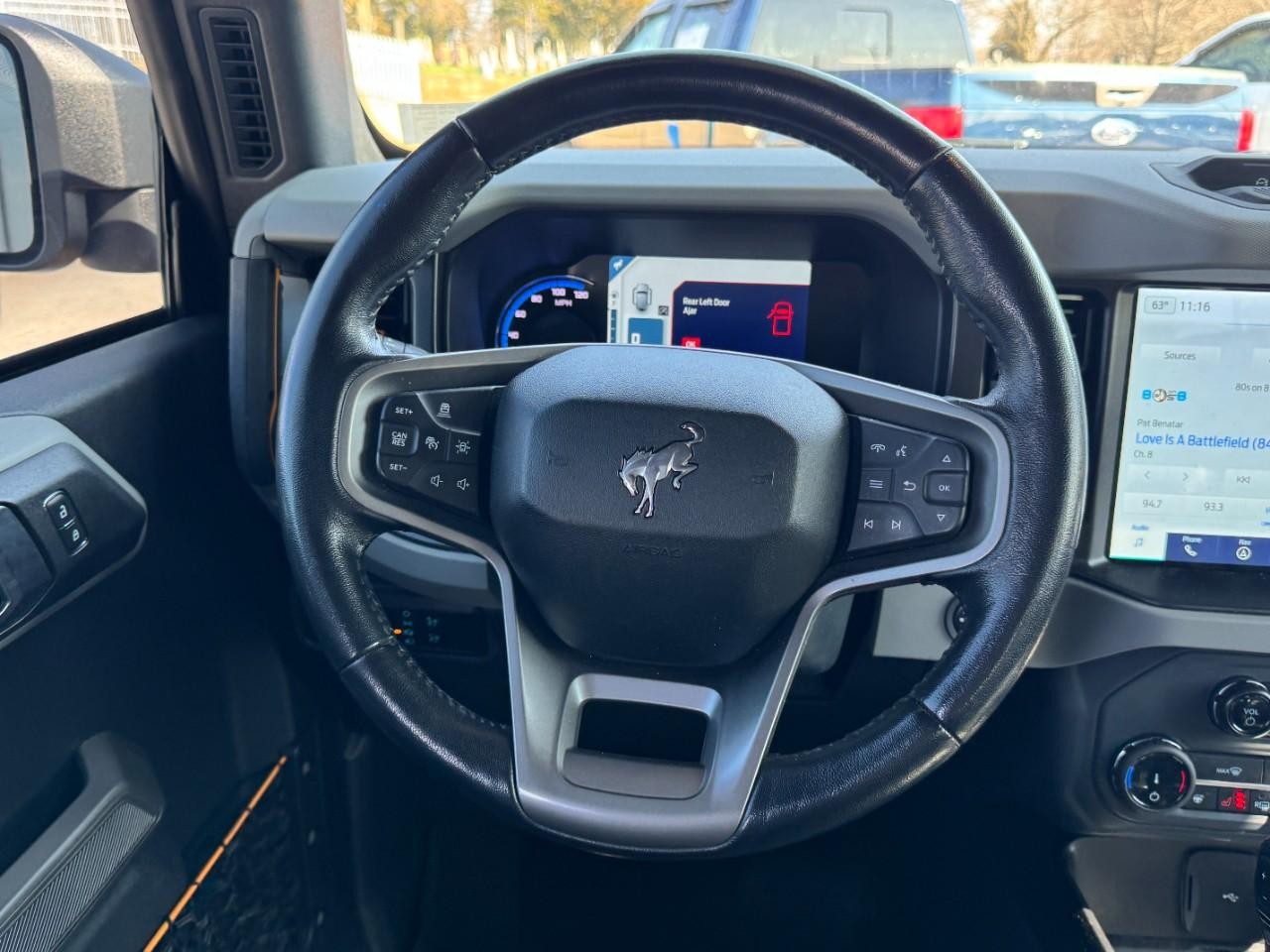 Ford Bronco Vehicle Full-screen Gallery Image 12