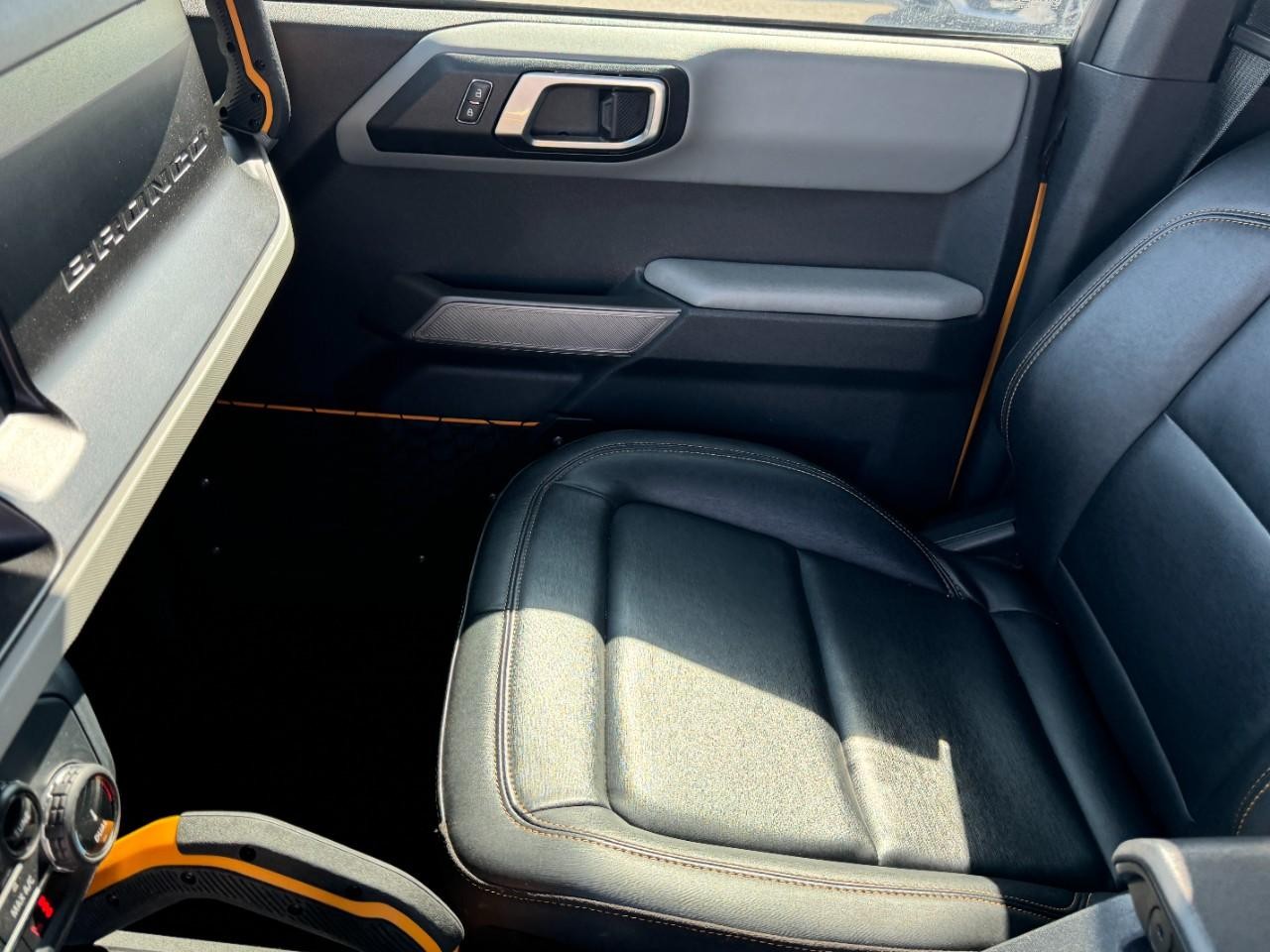 Ford Bronco Vehicle Full-screen Gallery Image 13