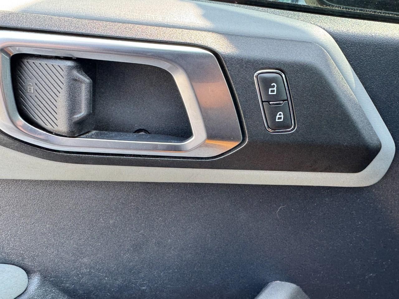 Ford Bronco Vehicle Full-screen Gallery Image 15