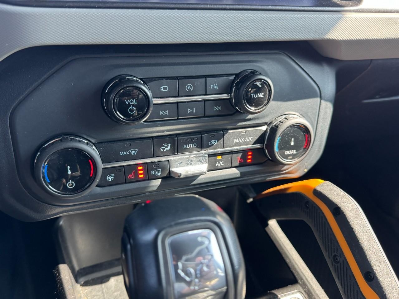 Ford Bronco Vehicle Full-screen Gallery Image 18