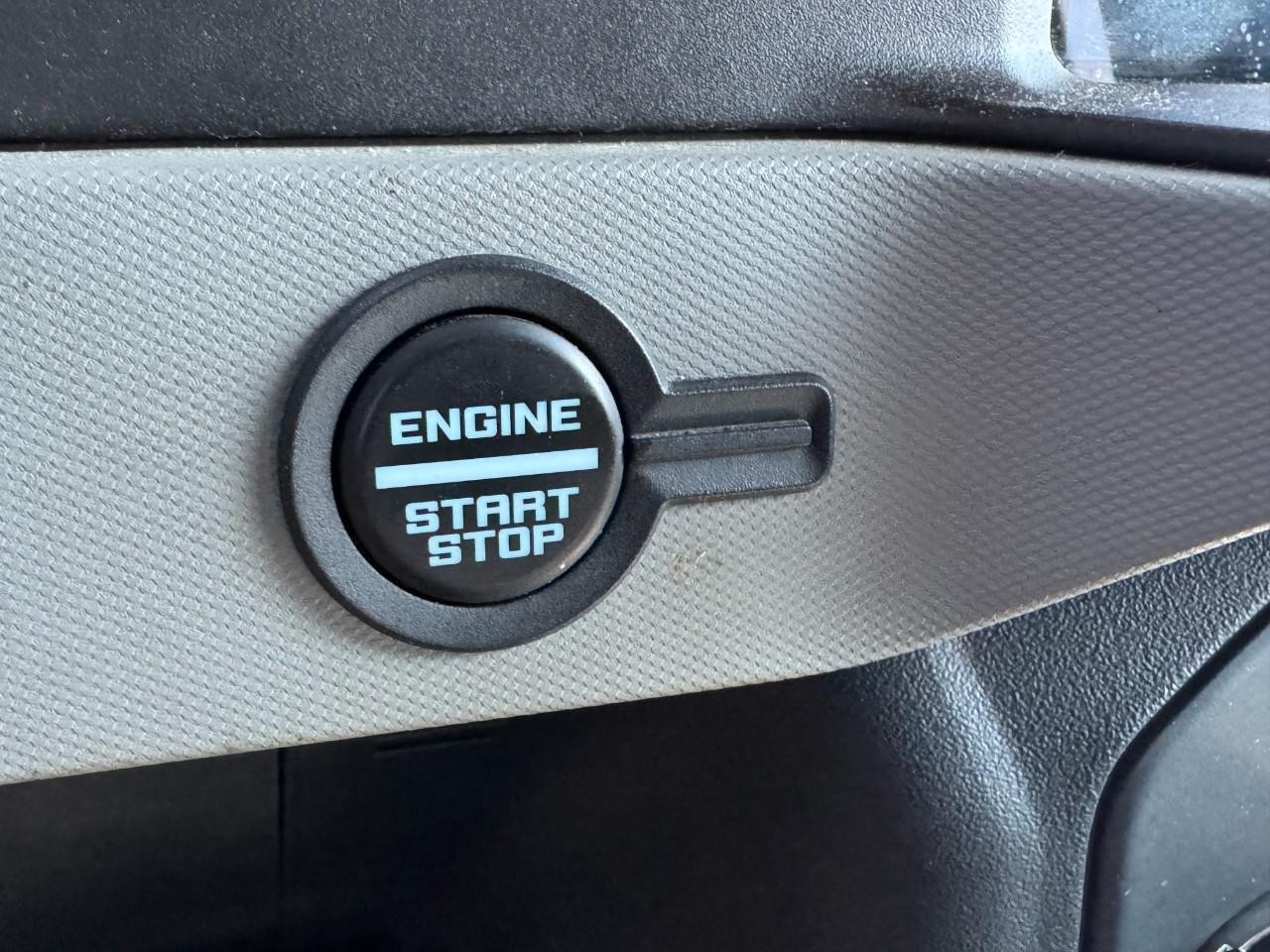 Ford Bronco Vehicle Full-screen Gallery Image 23