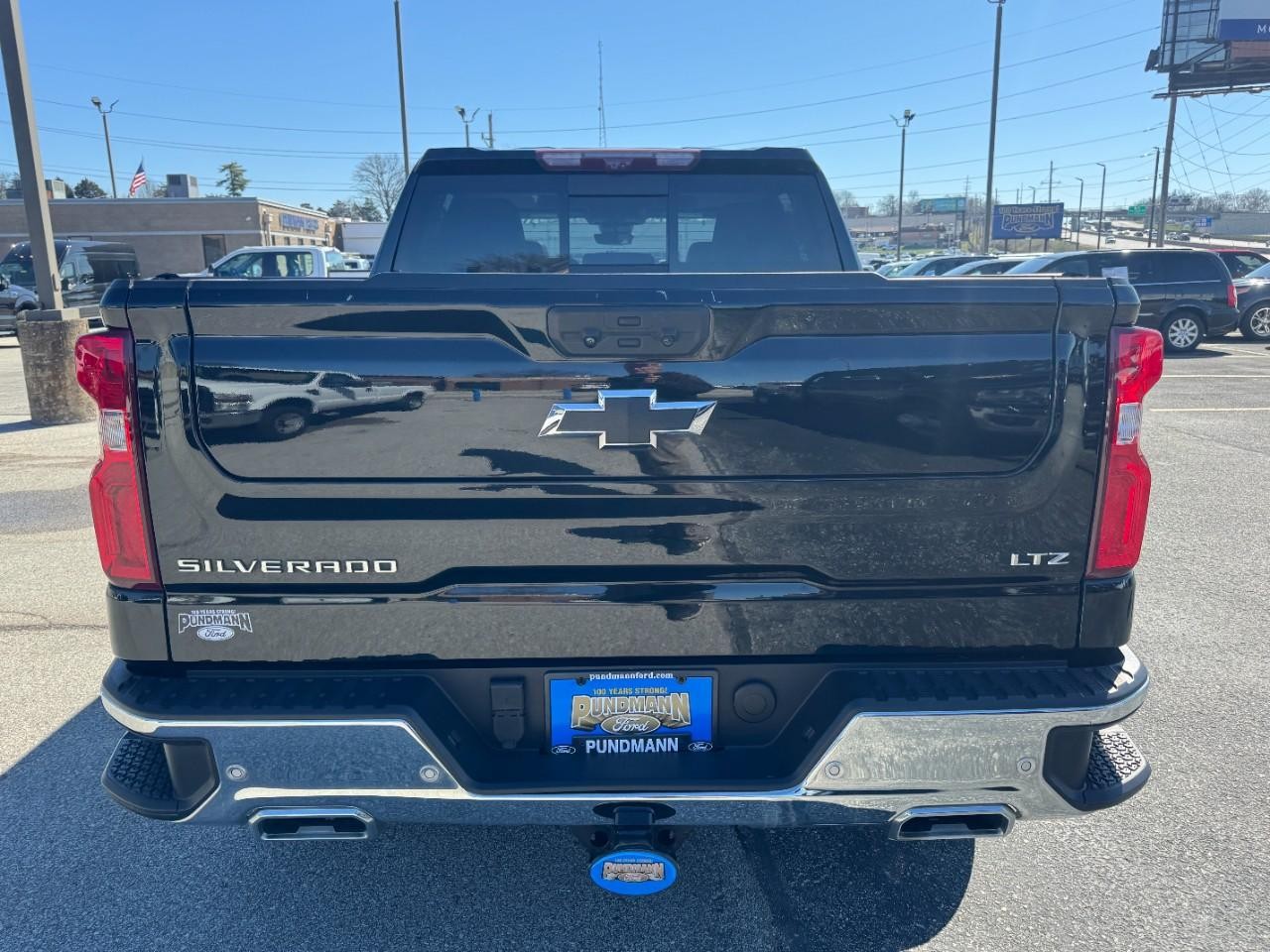 Chevrolet Silverado 1500 Vehicle Full-screen Gallery Image 04