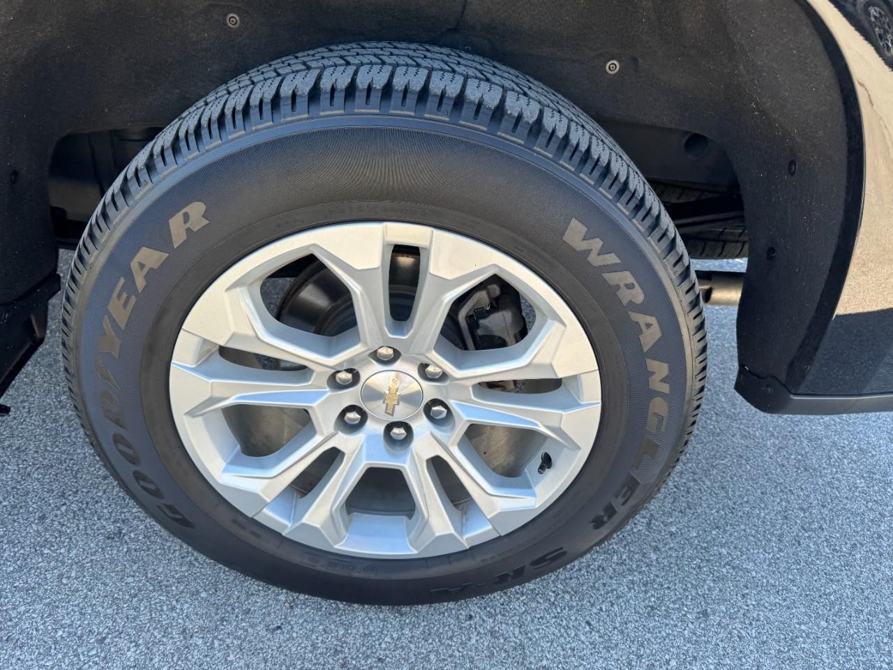 Chevrolet Silverado 1500 Vehicle Full-screen Gallery Image 06