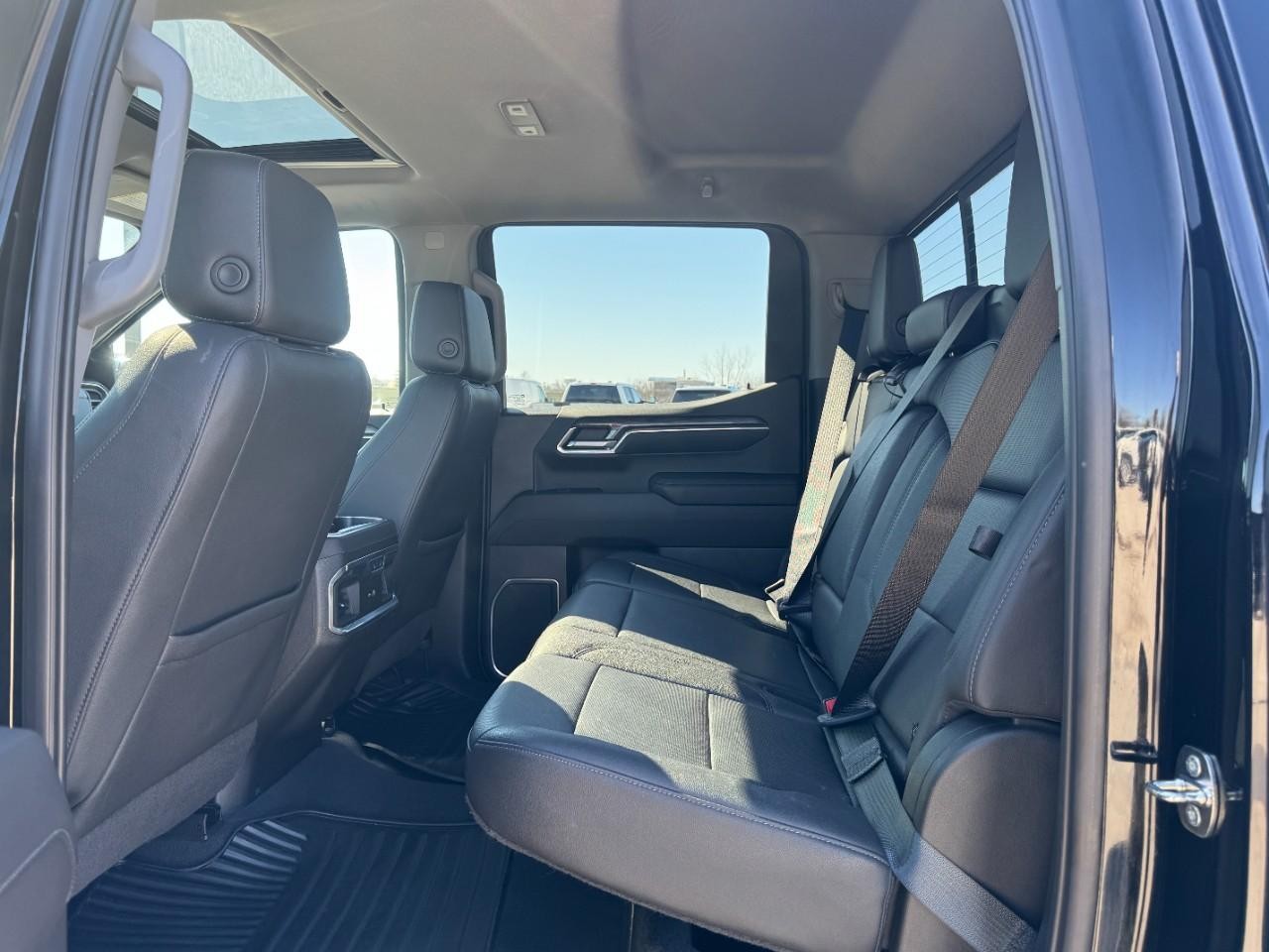 Chevrolet Silverado 1500 Vehicle Full-screen Gallery Image 10