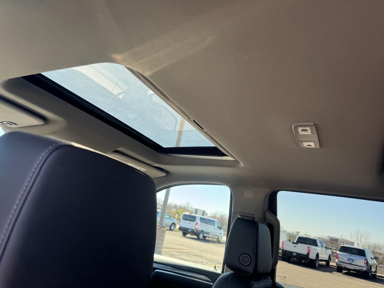 Chevrolet Silverado 1500 Vehicle Full-screen Gallery Image 11