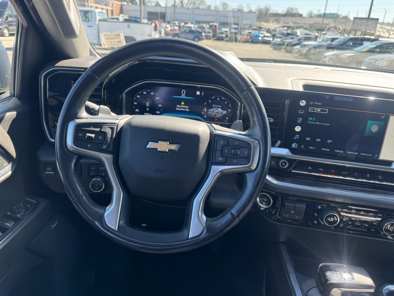 Chevrolet Silverado 1500 Vehicle Full-screen Gallery Image 13