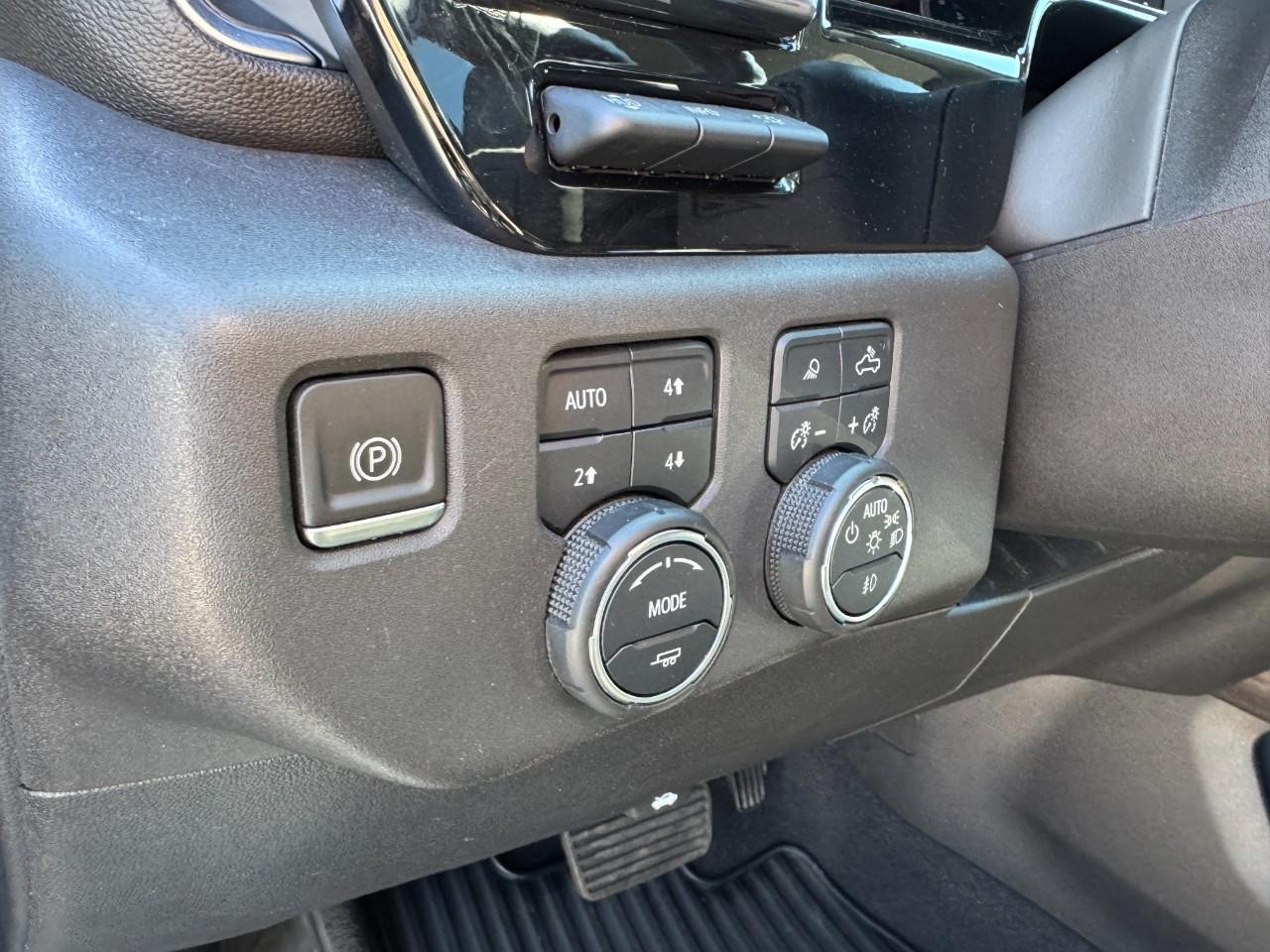 Chevrolet Silverado 1500 Vehicle Full-screen Gallery Image 16