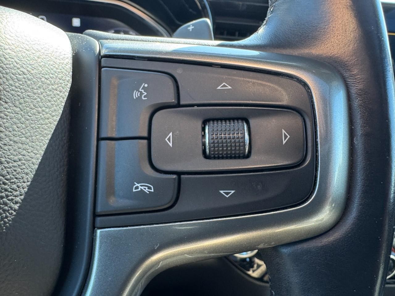 Chevrolet Silverado 1500 Vehicle Full-screen Gallery Image 19