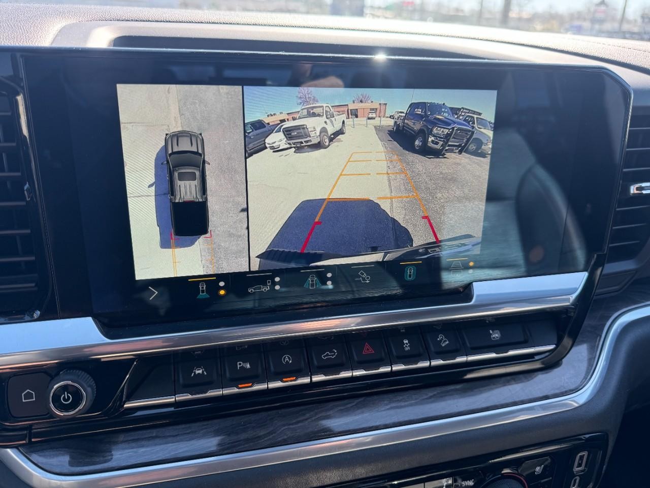 Chevrolet Silverado 1500 Vehicle Full-screen Gallery Image 23