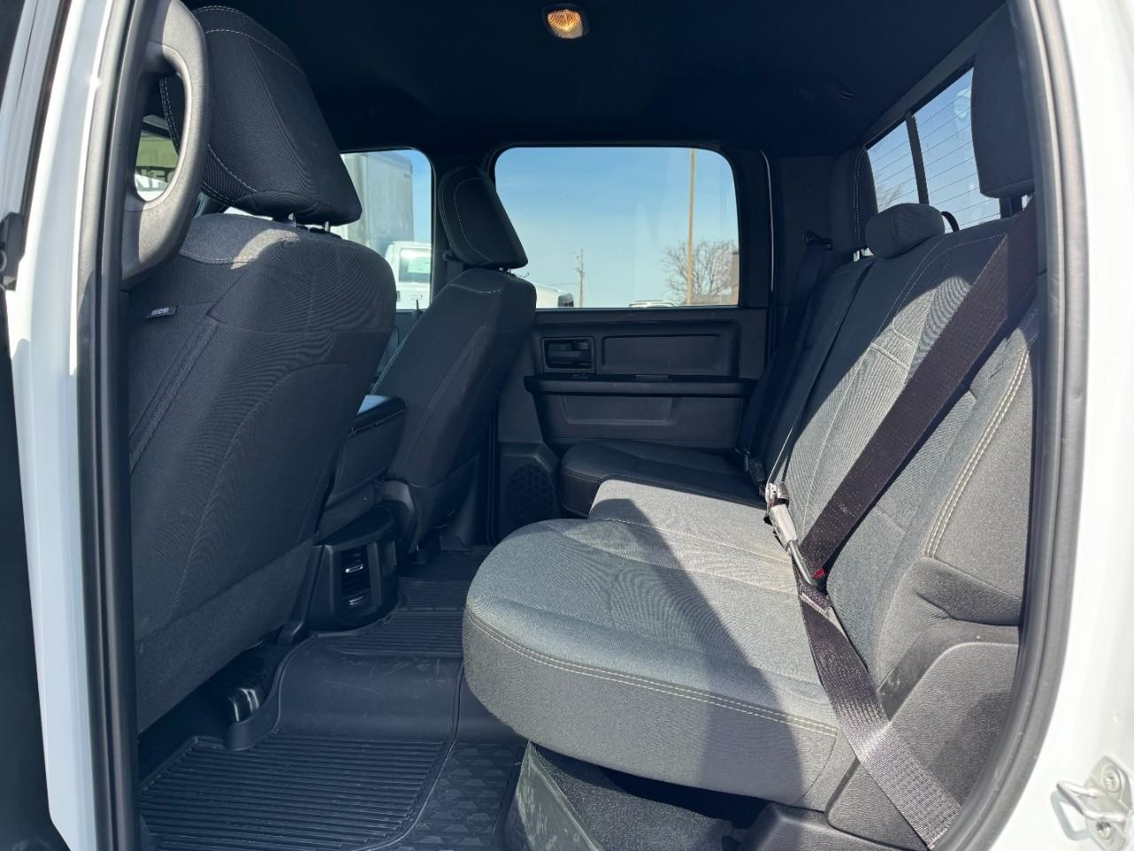 Ram 2500 Vehicle Full-screen Gallery Image 10